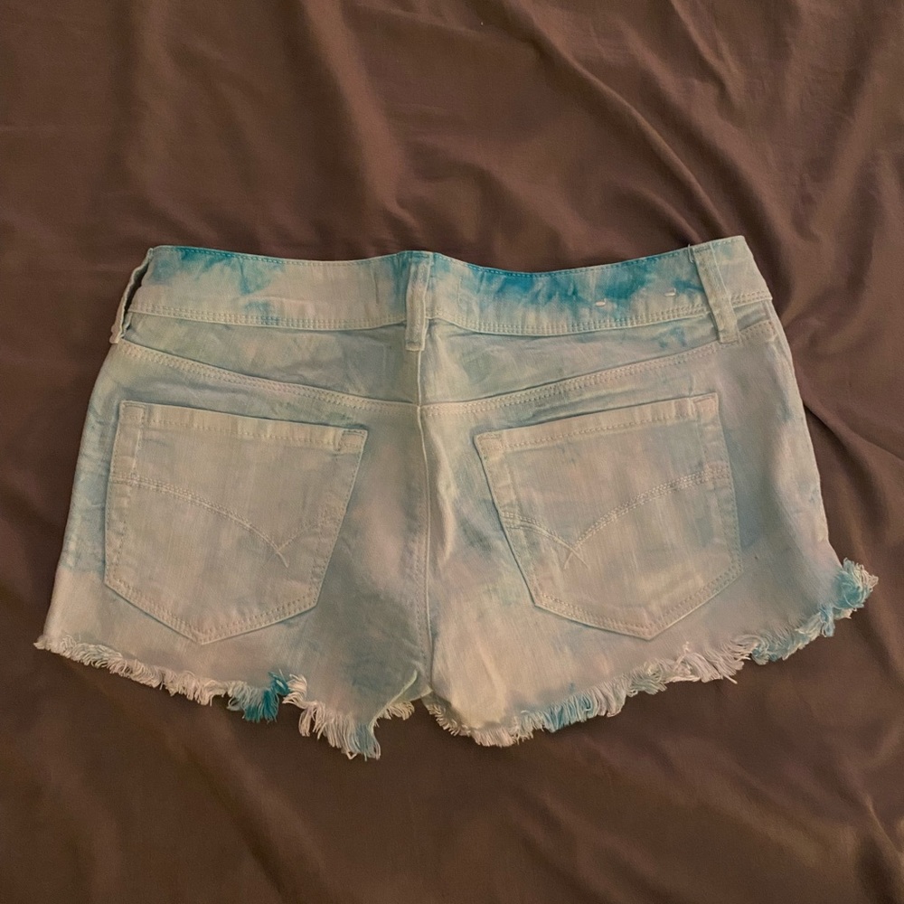 Shorts - Picture 3 of 4